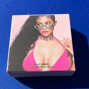 New Loose Illuminating Powder Kylie Jenner